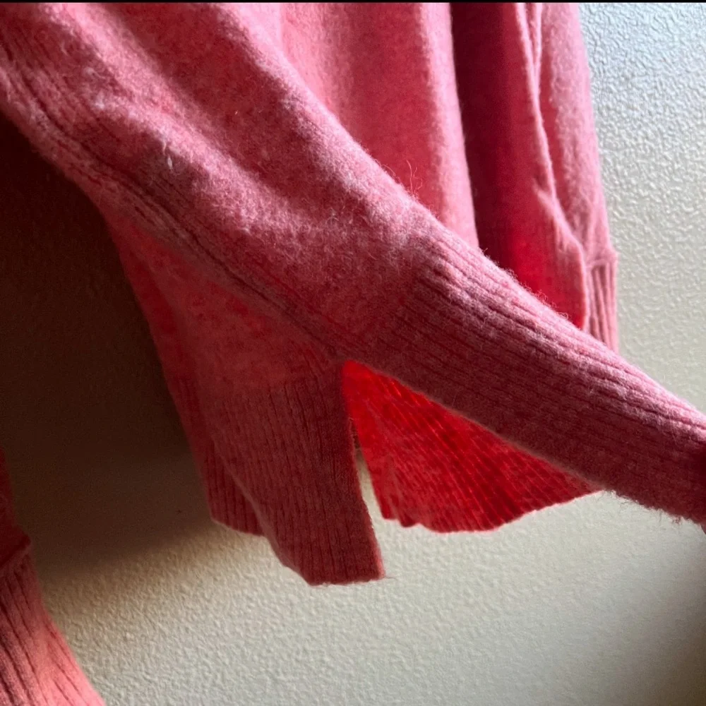 J. Crew Soft‎ Pink V-Neck  Cozy Sweater size medium slit sides